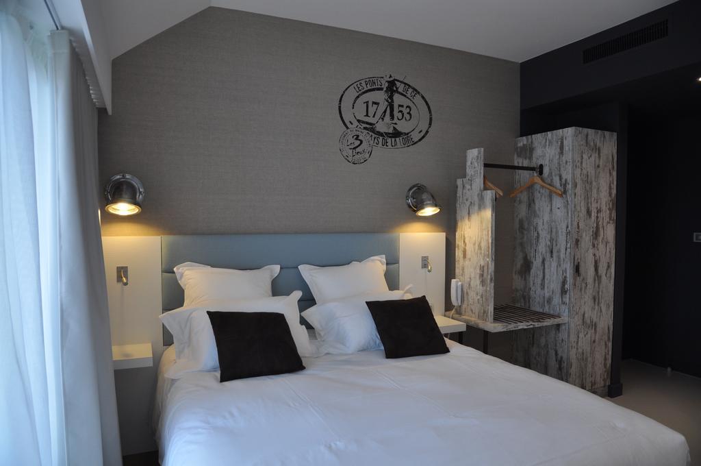 Hotel Les 3 Lieux Les Ponts-de-Cé Habitación foto