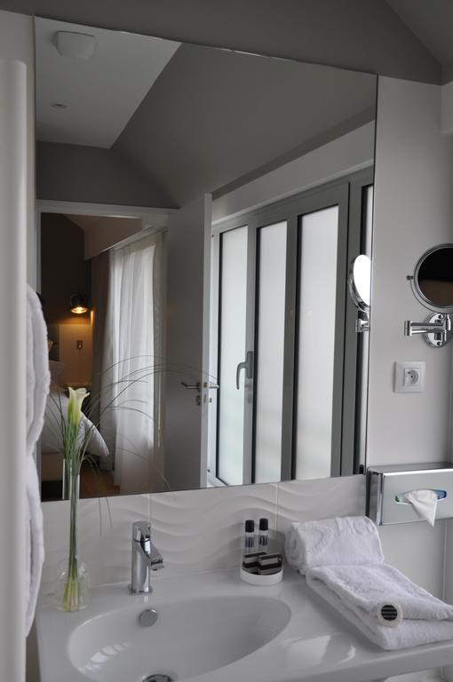 Hotel Les 3 Lieux Les Ponts-de-Cé Habitación foto