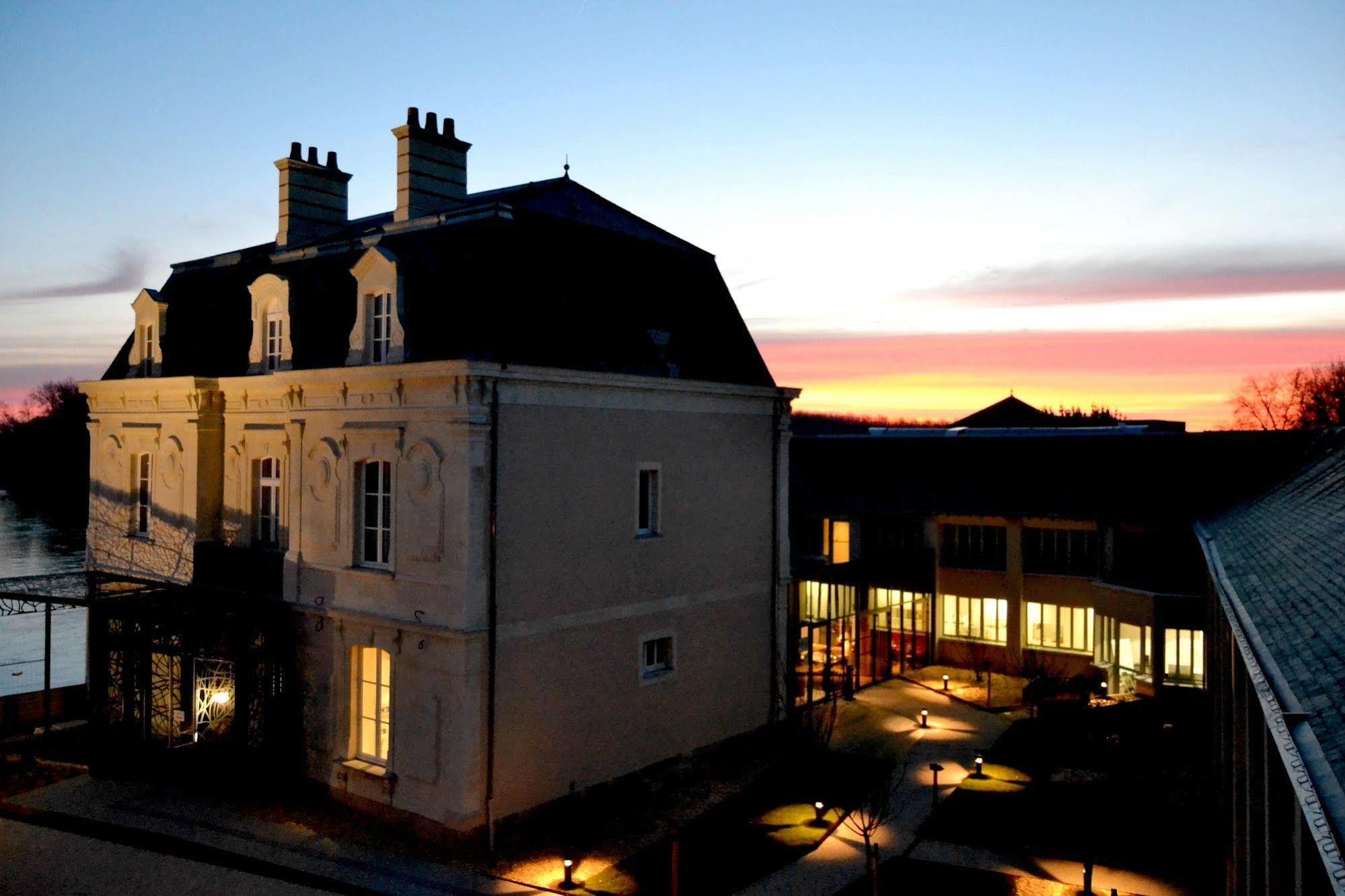 Hotel Les 3 Lieux Les Ponts-de-Cé Exterior foto
